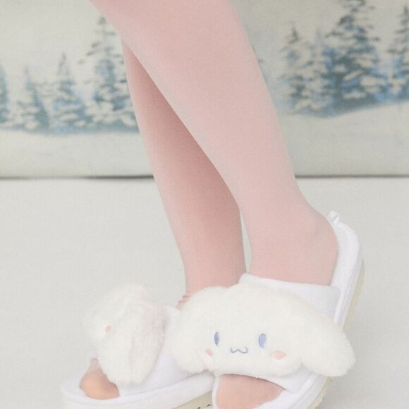 NWOT Hello Kitty Cinnamoroll Slippers, Size M (Women's 7-9) - Picture 2 of 7